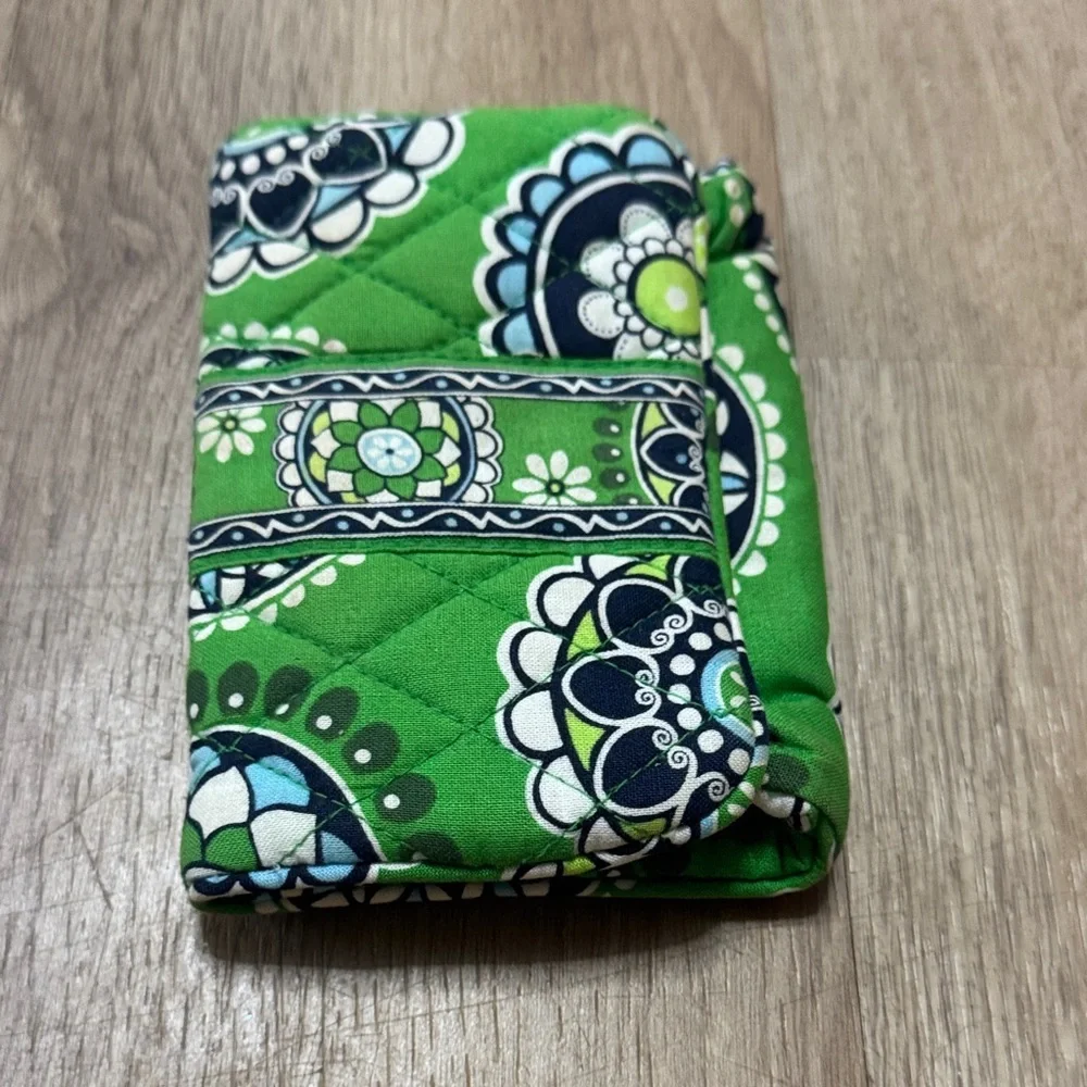 Vera Bradley wallet in the
"Cupcake Green" pattern in good condition - Picture 10 of 10